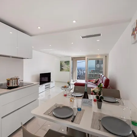 Red And Yellow - Happy Ronco sopra Ascona