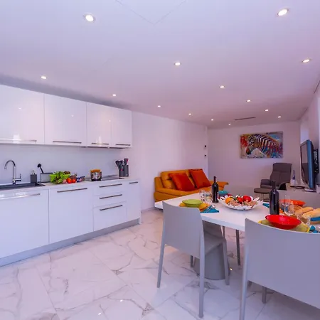 Red And Yellow - Happy Apartment