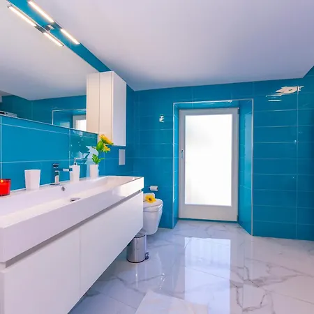 Appartement Red And Yellow - Happy