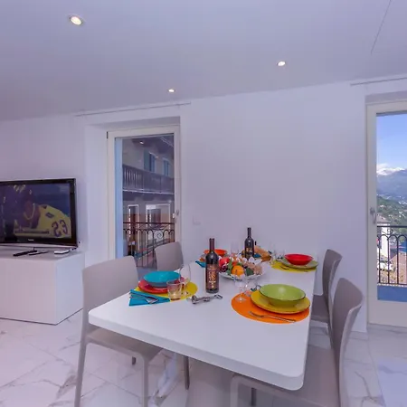 Red And Yellow - Happy * Ronco sopra Ascona