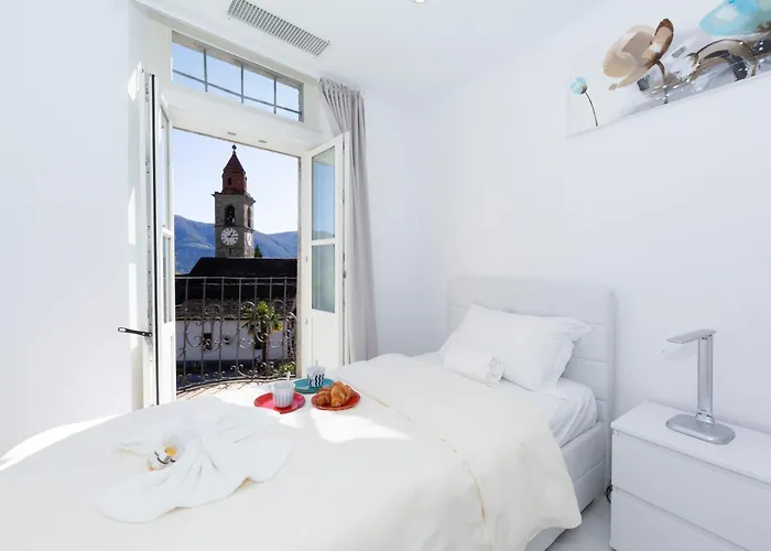 Red And Yellow - Happy * Ronco sopra Ascona