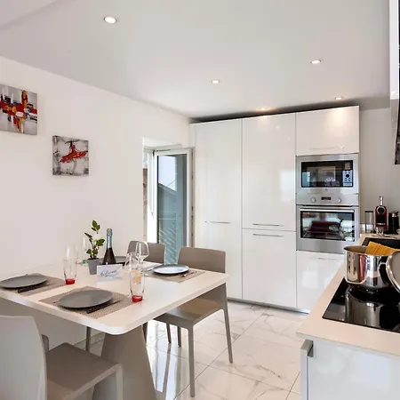 Red And Yellow - Happy Ronco sopra Ascona