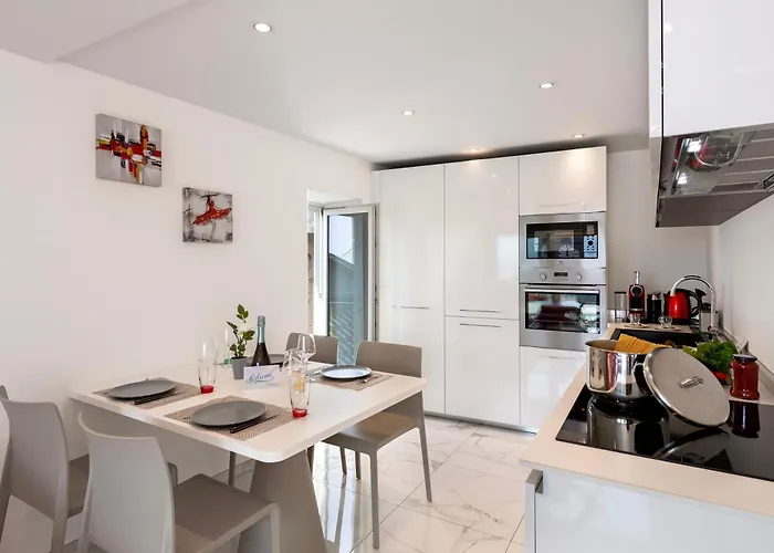 Red And Yellow - Happy רונקו סופרה אסקונה