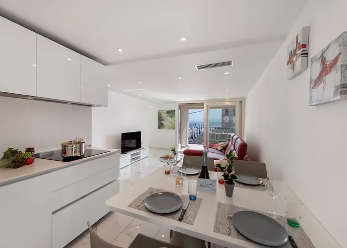 Red And Yellow - Happy רונקו סופרה אסקונה