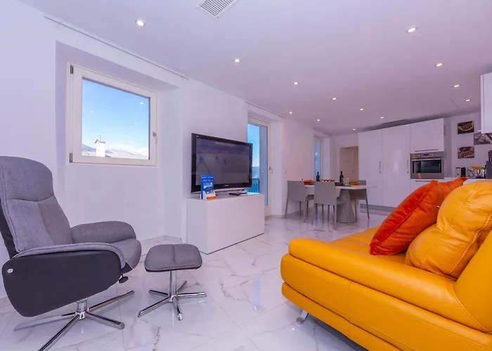 Red And Yellow - Happy * רונקו סופרה אסקונה